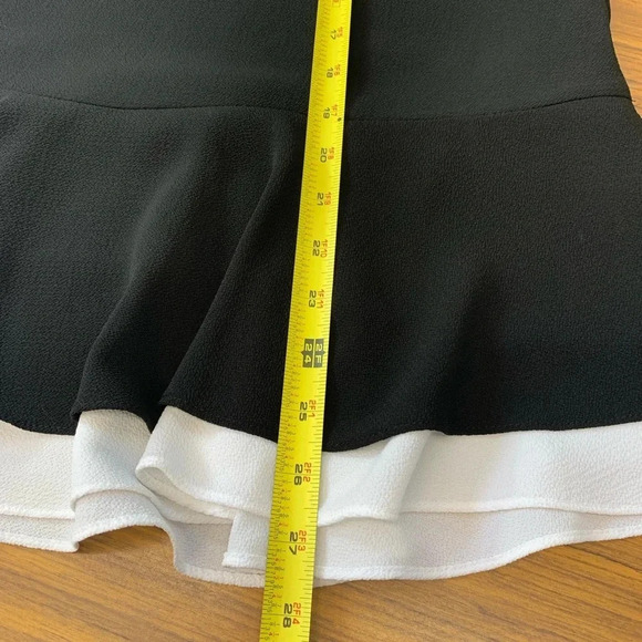 Vince Camuto Womans Halter Top XS Black White Peplum Flowy Keyhole Classic M24 - Picture 8 of 8